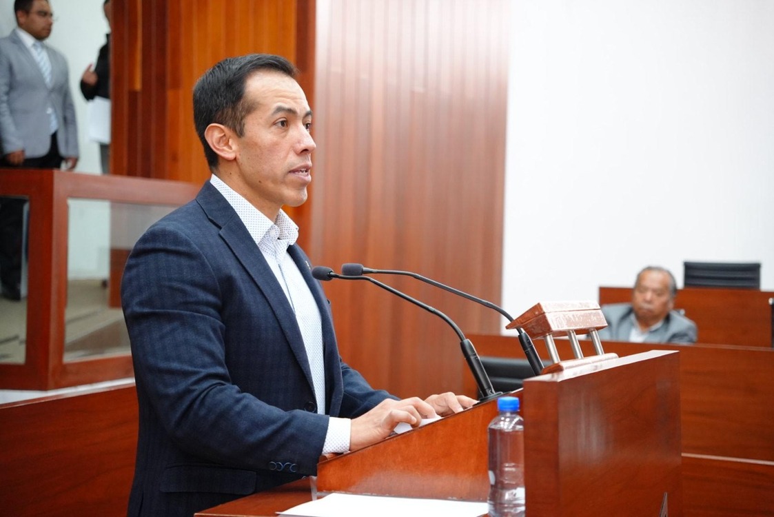 Propone Bladimir Zainos armonizar la Constitución local con la Federal en materia de no reelección y nepotismo electoral