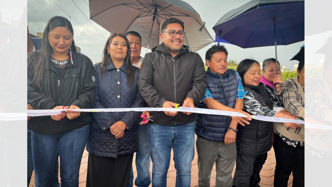 José Miguel Acatzi Luna encabeza corte de listón de entrega de obra en el barrio de Guardia