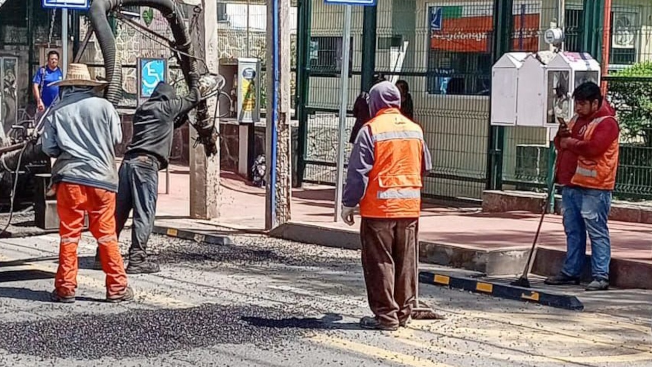 Gobierno Municipal de Tlaxcala atiende el bulevar Guillermo Valle con trabajos de bacheo