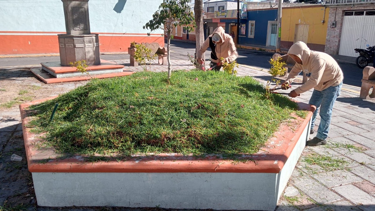 Brigadas municipales realizan labores de limpieza y mantenimiento previo al evento de Fundación de Huamantla