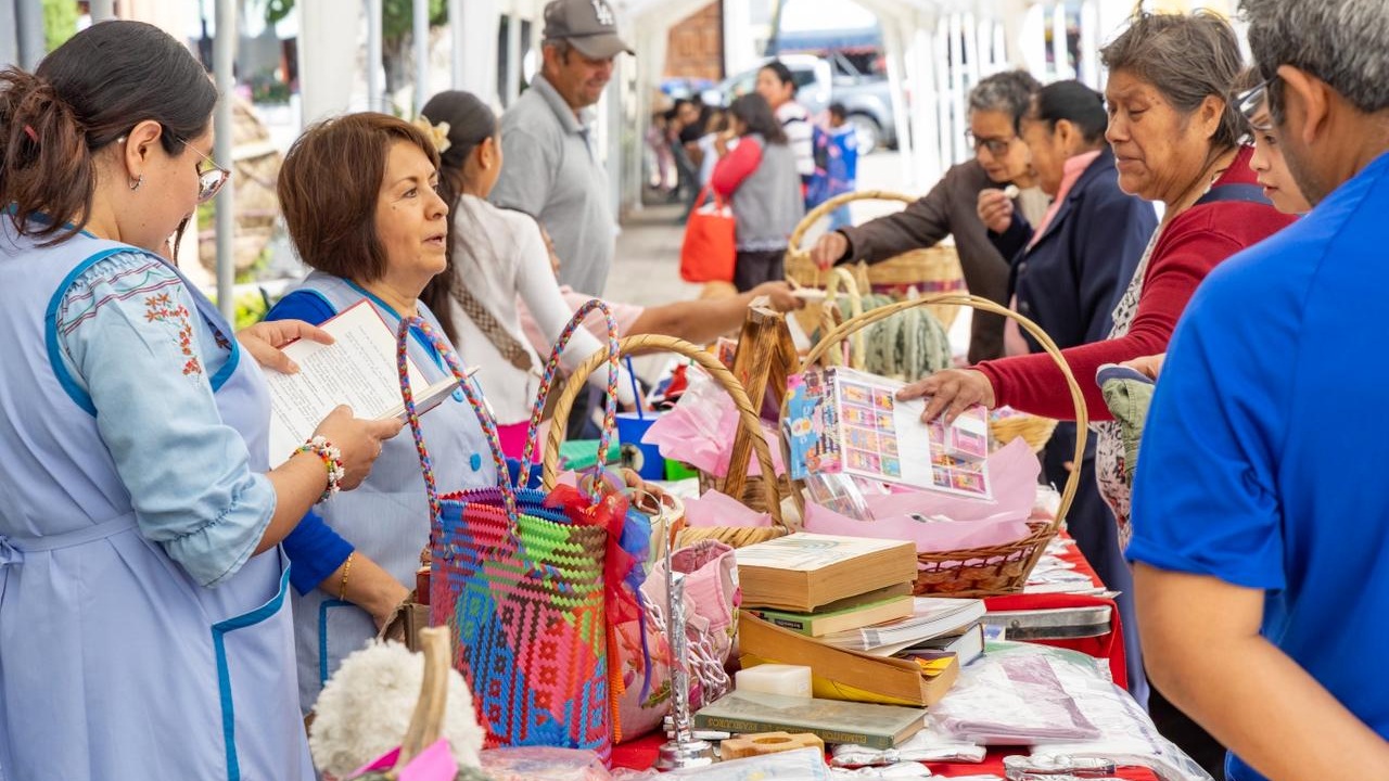 Huamantla revive sus raíces con el tradicional Tianguis del Trueque en el Parque Juárez