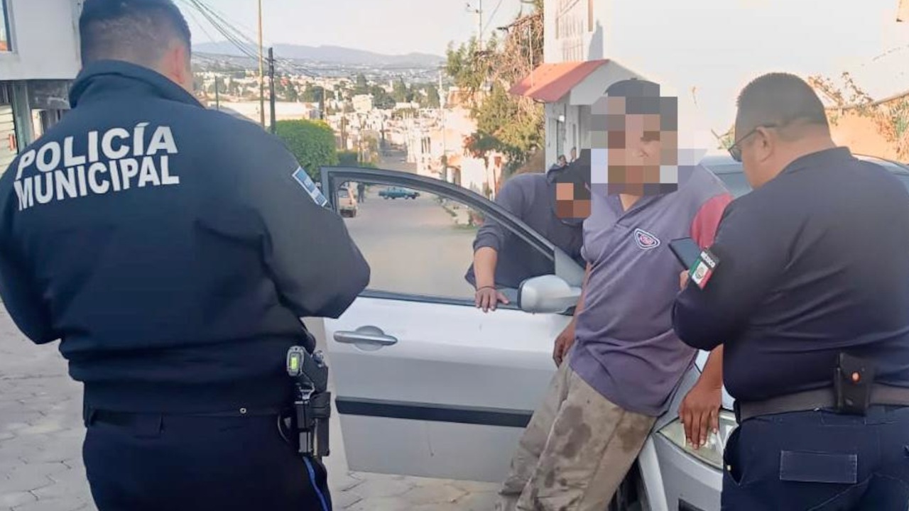 Policía municipal y protección civil de tlaxcala brindan auxilio a dos personas lesionadas en 3 volcanes