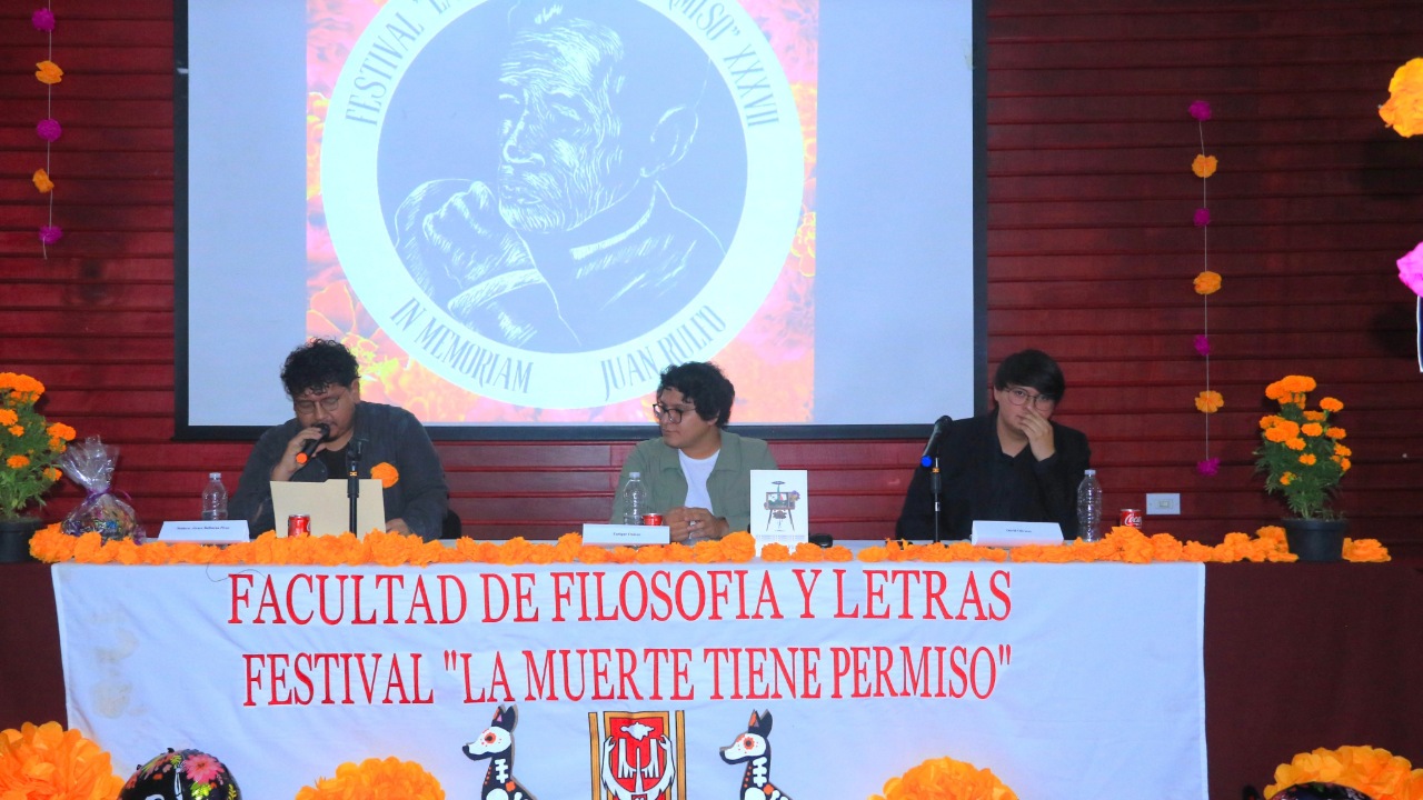 Presentaron su obra los escritores David Olivares y Enrique Chávez y reciben premiación ganadores del concurso de calaveritas literarias