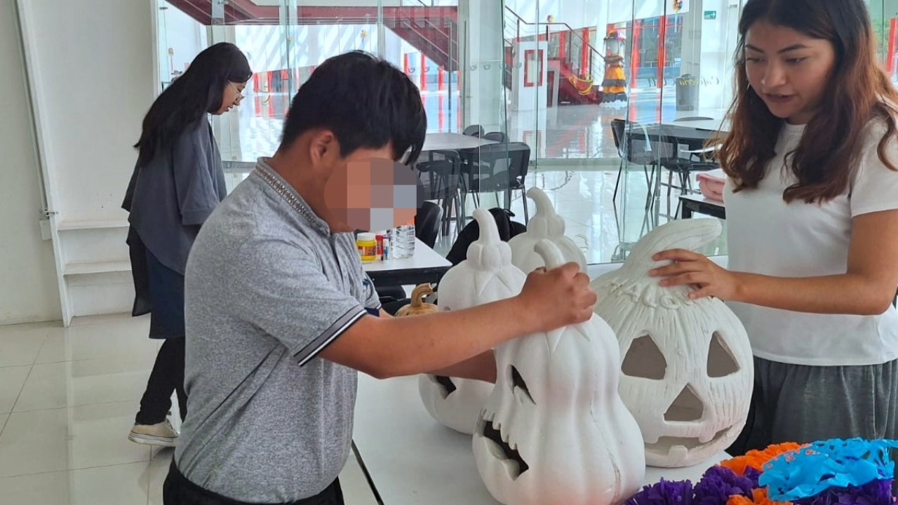 Ofrece Desarrollo Humano UATx atención especial a través del “Club-21 Vida Independiente”