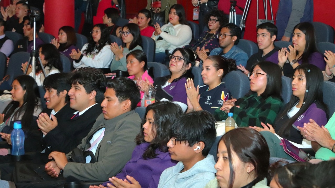 La UATx alienta el diálogo internacional sobre estudios de las familias