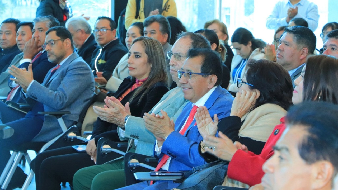 Especialistas analizan el impacto social y cultural de la Torre de Rectoría UATx