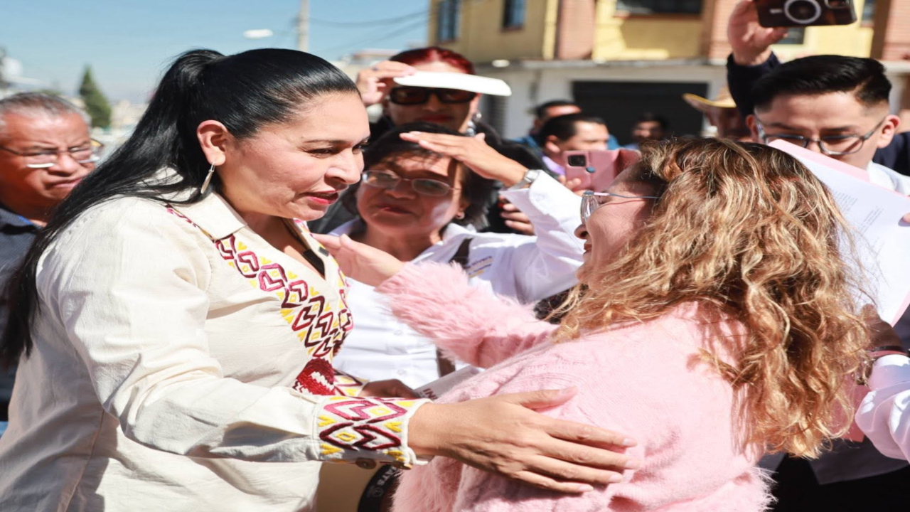 Recorre Ana Lilia Rivera municipios de Tlaxcala; informa casa por casa sus actividades legislativas