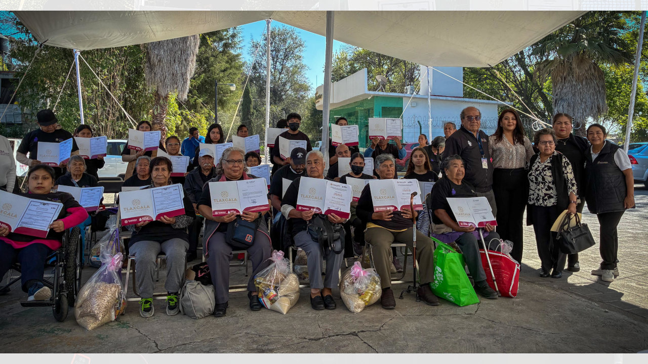 Entrega de certificados de alfabetización, primaria y secundaria en Zacatelco: un paso más hacia la educación para todos