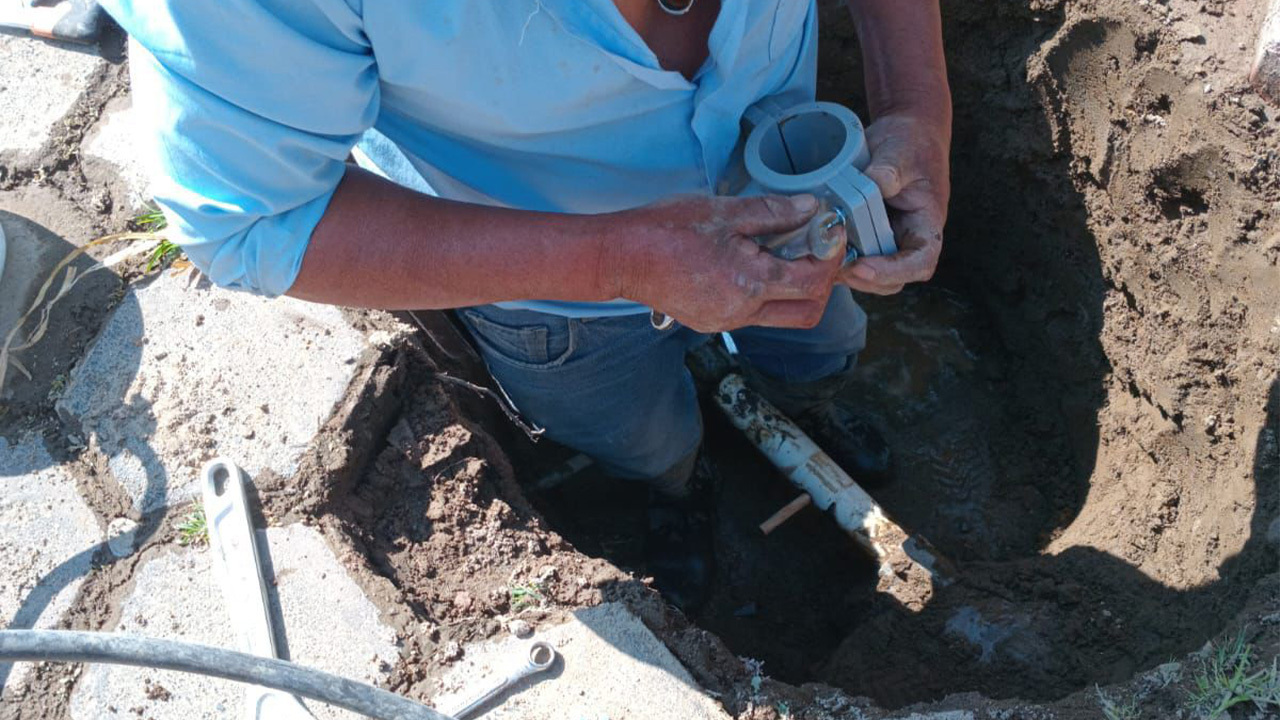 CAPAMH refuerza la atención de reportes de fugas en diversas zonas de Huamantla