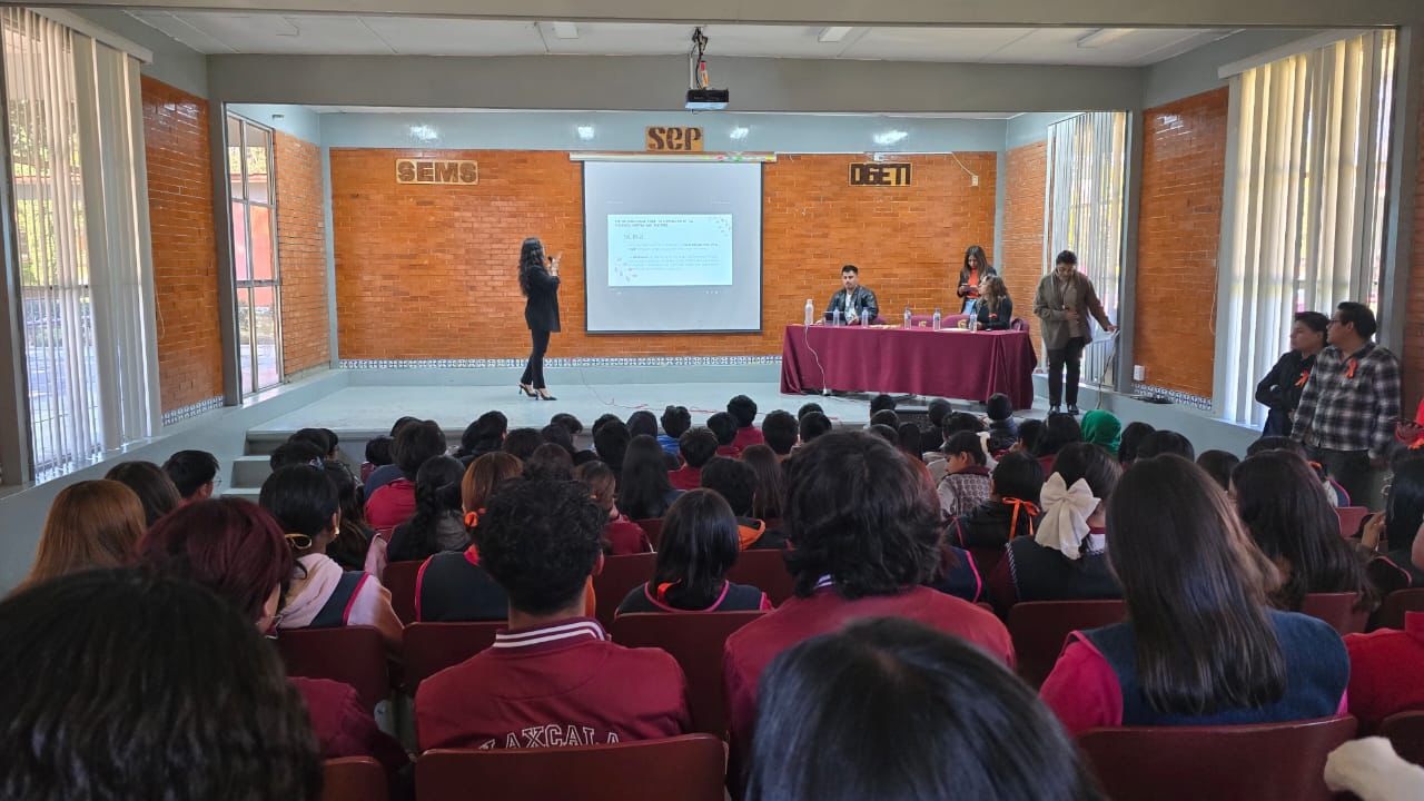 SMDIF Huamantla e Instituto Municipal de la Mujer fortalecen la prevención con la conferencia “Es posible erradicar la violencia” en el CBTis No. 61