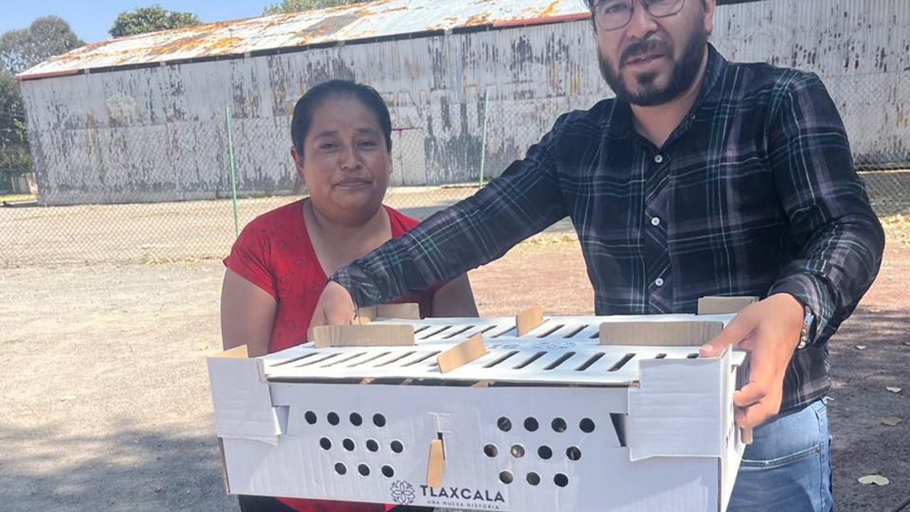 Huamantla Avanza en Autosuficiencia Alimentaria con Entrega de Paquetes de Especies Menores a Familias