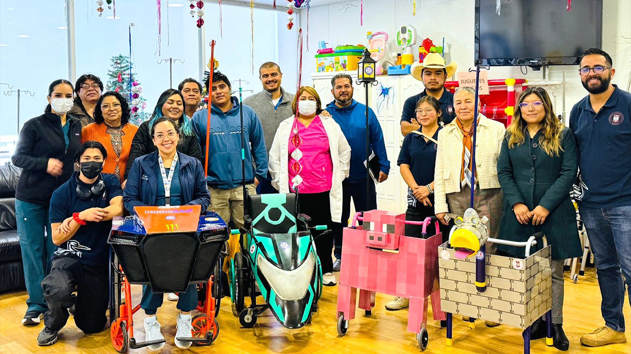 Estudiantes de Diseño Automotriz UATx apoyan al Hospital Infantil de Tlaxcala con la entrega de equipos tematizados