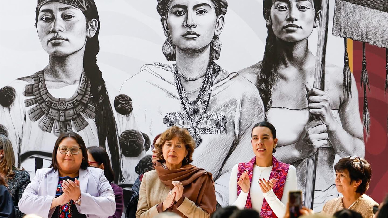 Tiempo de Mujeres: Josefina Rodríguez acompaña a Claudia Sheinbaum en develación de nuevas figuras en el Paseo de las Heroínas