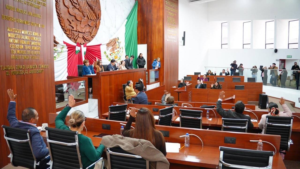 Silvano Garay Loredo toma protesta ante el Pleno del Congreso local como diputado integrante de la LXV Legislatura