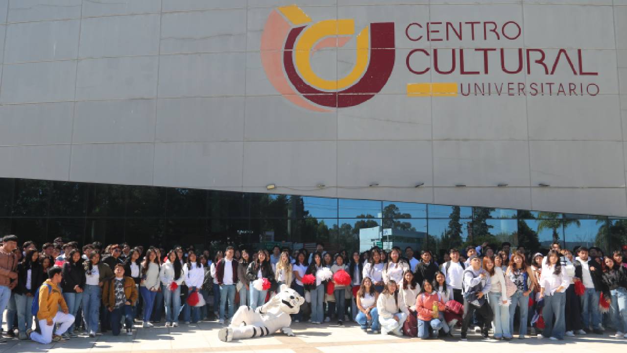 Rector de la UATx encabeza bienvenida a estudiantes de nuevo ingreso a la UATx