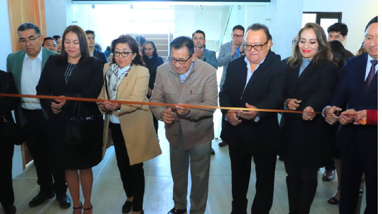 Inaugura Rector piso doce de la Torre de Rectoría UATx