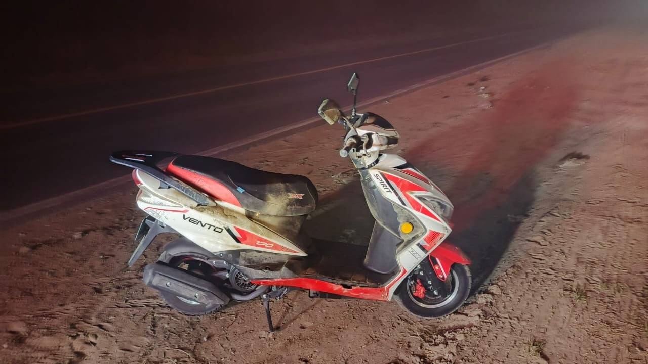 Localiza Seguridad Pública motocicleta abandonada en la carretera a Benito Juárez