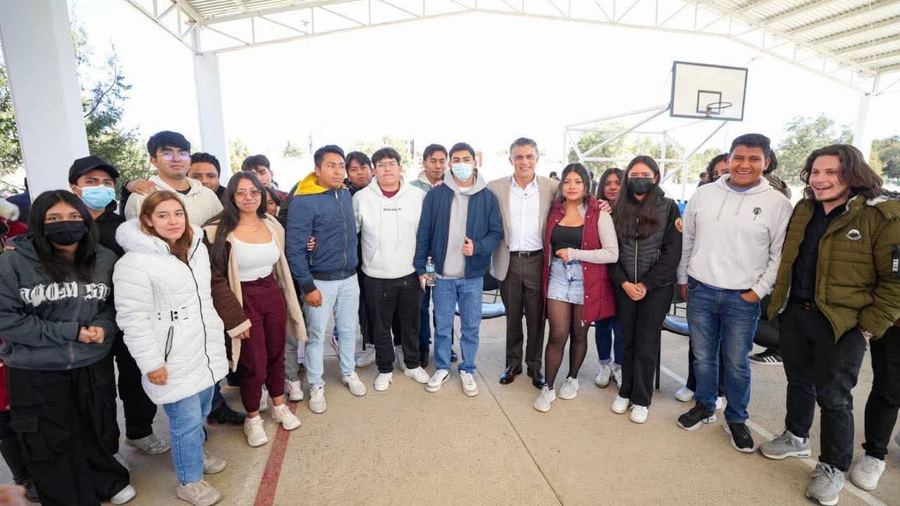 Dialoga Alfonso Sánchez García con Estudiantes y Agricultores