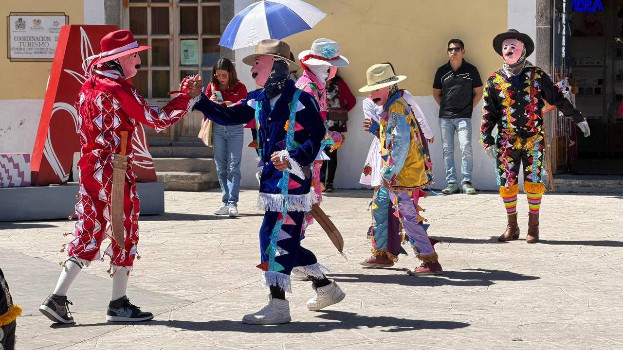 Camada “La Codorniz” Presenta Tradicional Baile de Huehues en Huamantla