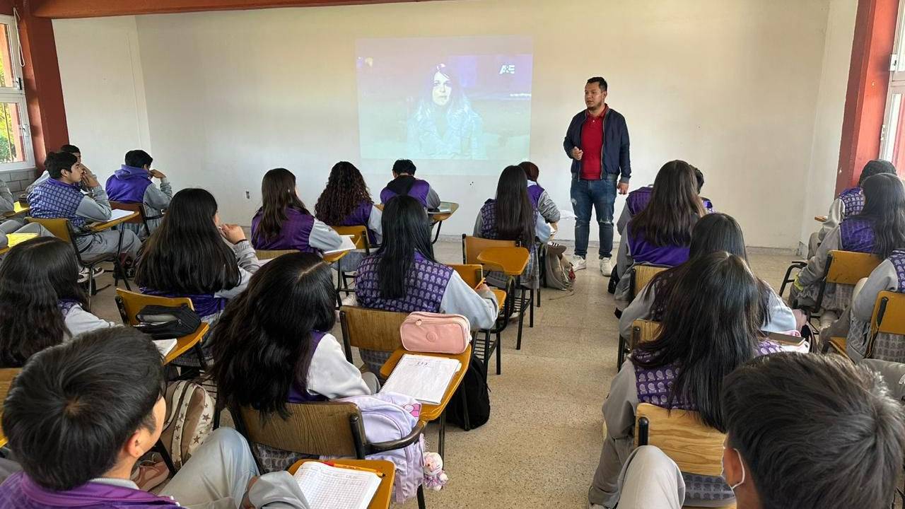 Impulsan en COBAT 02 Plática de Prevención de Adicciones para Fortalecer el Proyecto de Vida de las y los Jóvenes