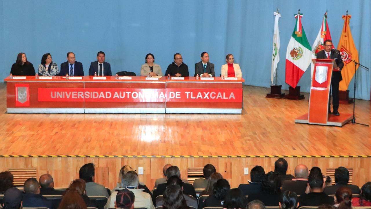 Rector de la UATx entregó bono de febrero a afiliados al STUAT y STEIESET