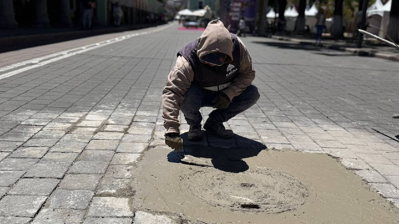Gobierno Municipal de Tlaxcala Atiende Mantenimiento de Registros en el Primer Cuadro de la Ciudad