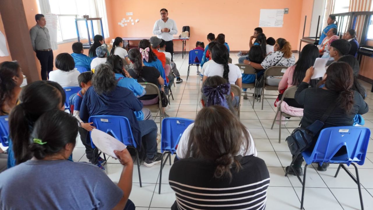 José Miguel Acatzi Luna sigue promoviendo el programa “Habla con tus hijos” en Zacatelco