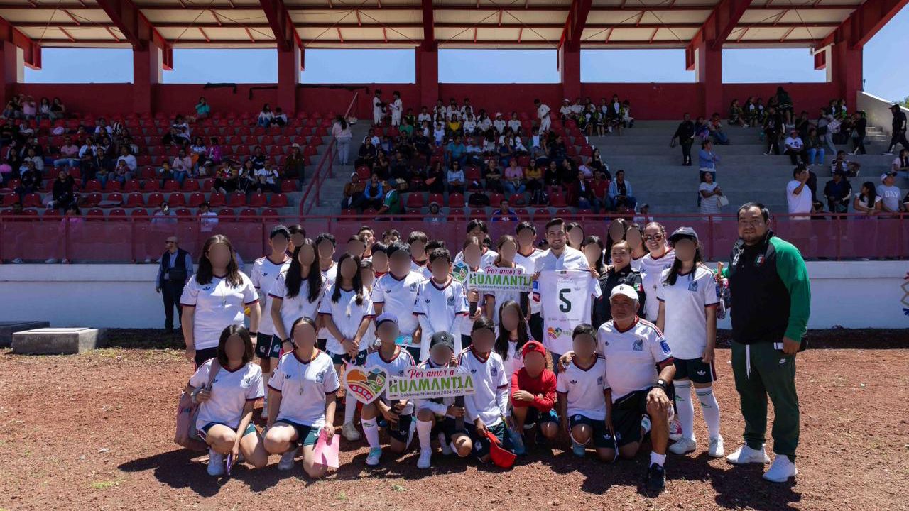 Huamantla vibra en la inauguración del torneo estatal “infancia y balón por la paz”