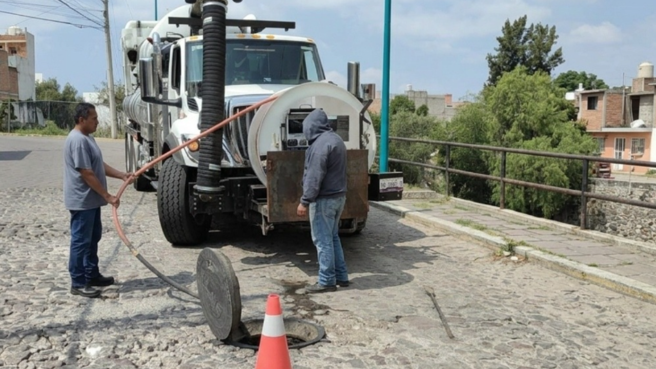 Ayuntamiento de Tlaxcala refuerza acciones preventivas ante temporada de lluvias con camión vactor