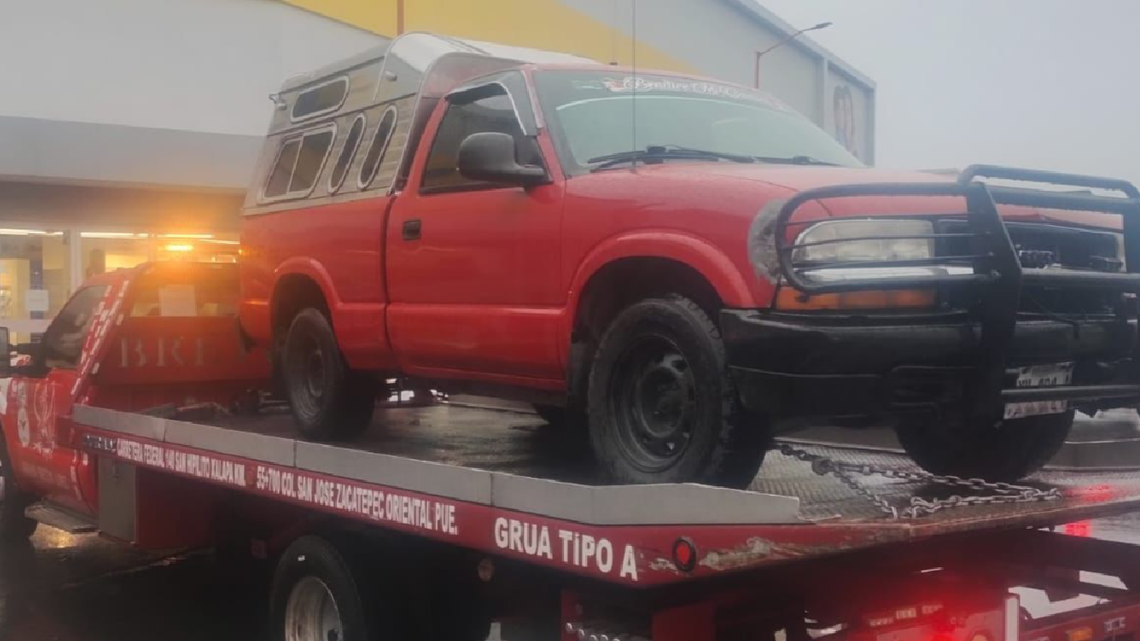 Gracias a la coordinación interinstitucional, recuperan camioneta con reporte de robo en Huamantla