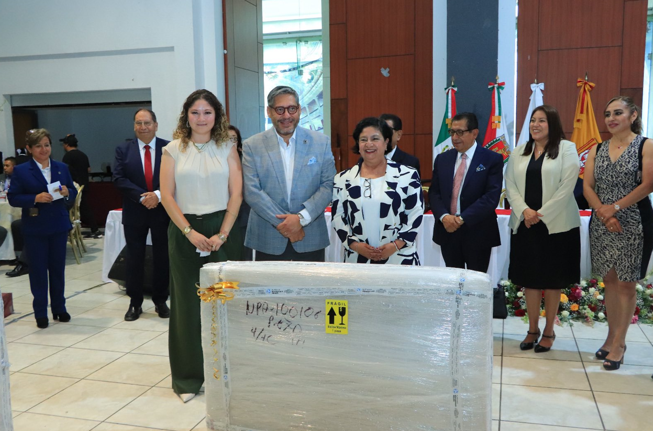 Elogia Rector de la UATx aportación de docentes para formar rutas de vida en sus estudiantes
