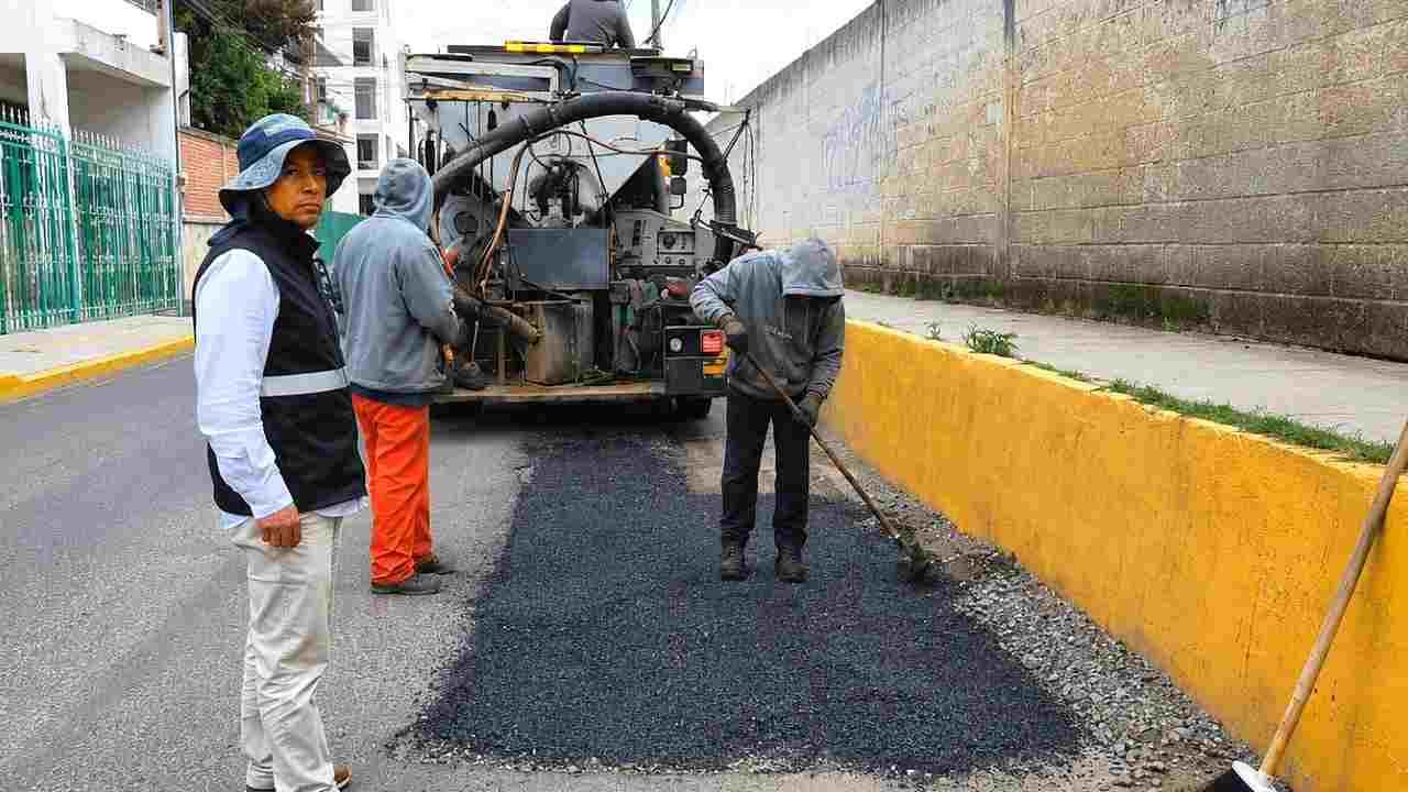Dirección De Obras Del Ayuntamiento De Tlaxcala Realiza Acciones De Bacheo En Tizatlán