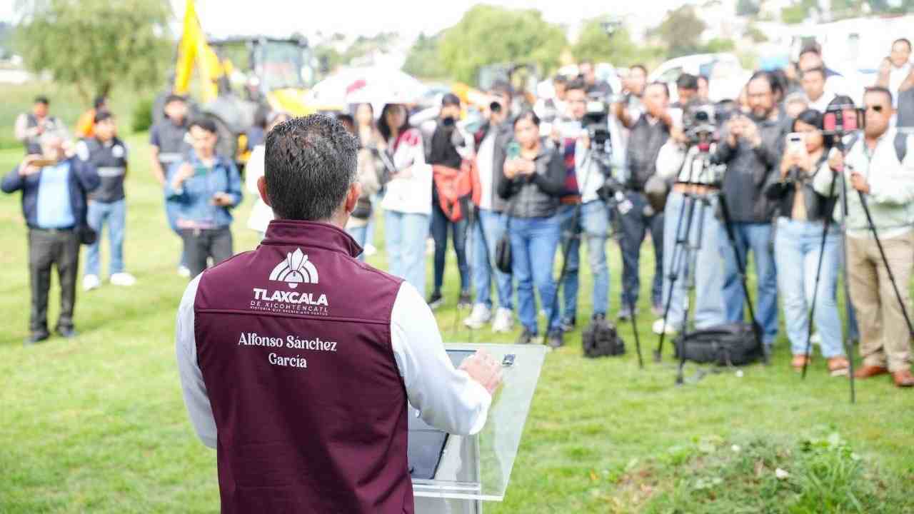 Con la entrega de nueva maquinaria para desazolve y limpieza refuerza Alfonso Sánchez la prevención en temporada de lluvias