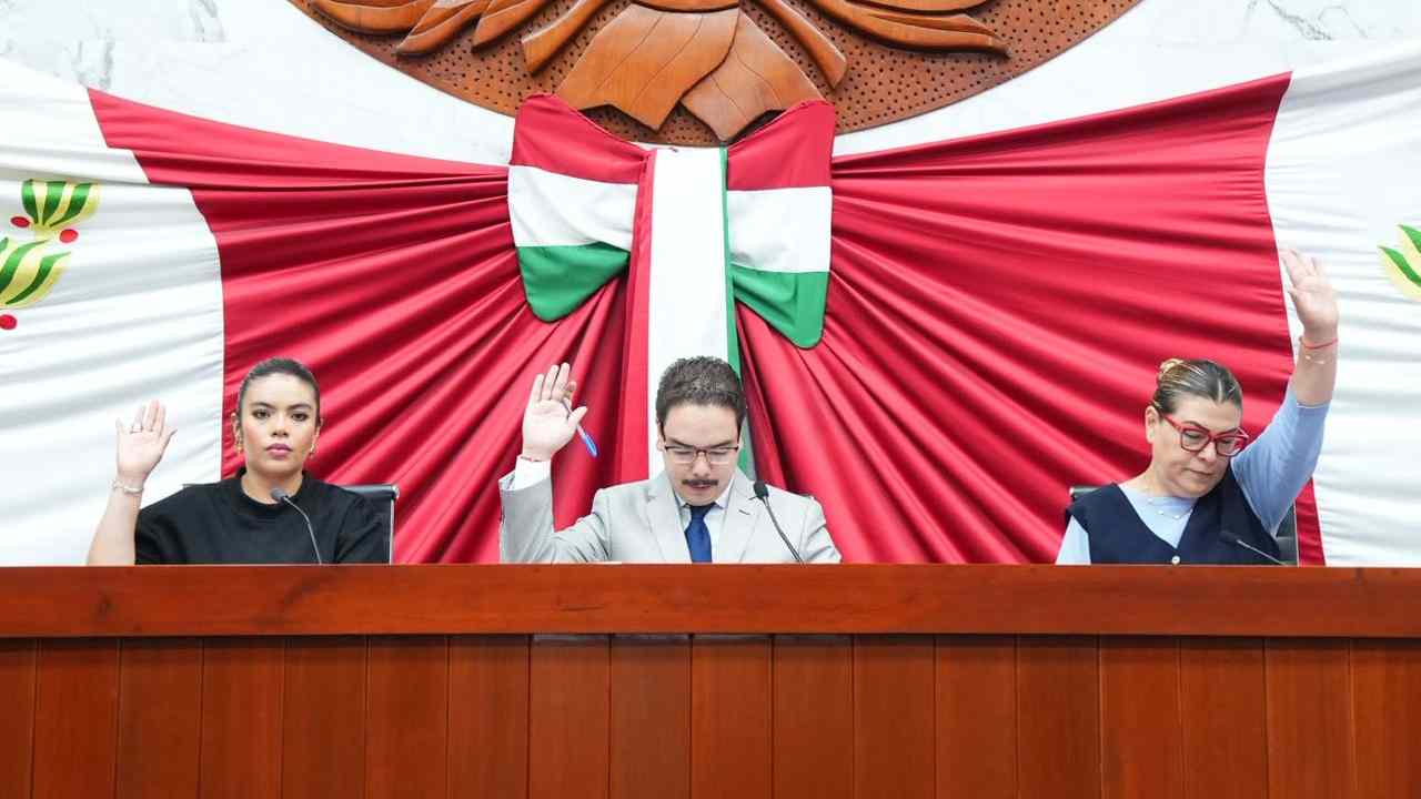 Declara Comisión Permanente concluido expediente de juicio político y extingue Comisión Especial de diputados