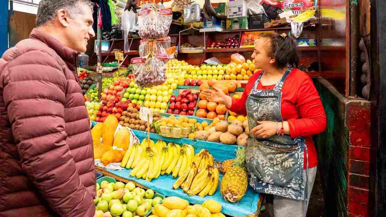 Alfonso Sánchez lleva mensaje de soberanía nacional a mercados de Apizaco