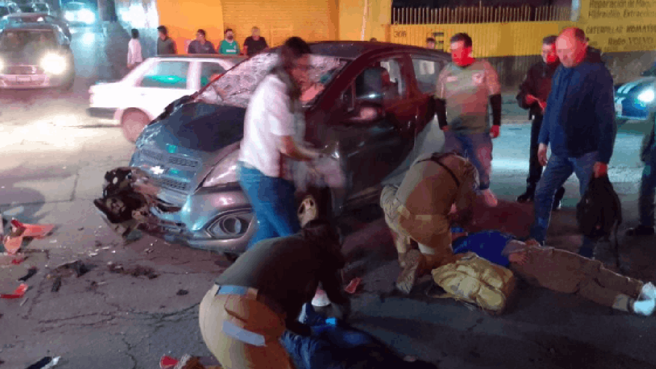 Oportuna intervención de cuerpos de seguridad y emergencia permite atender accidente vial en Huamantla