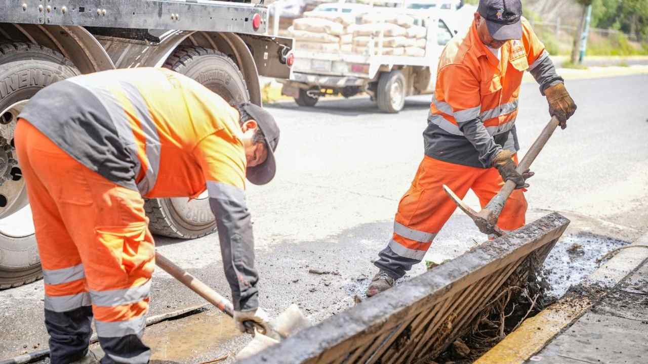 Supervisa presidente municipal de Tlaxcala trabajos de desazolve preventivo en bulevar Gasoducto