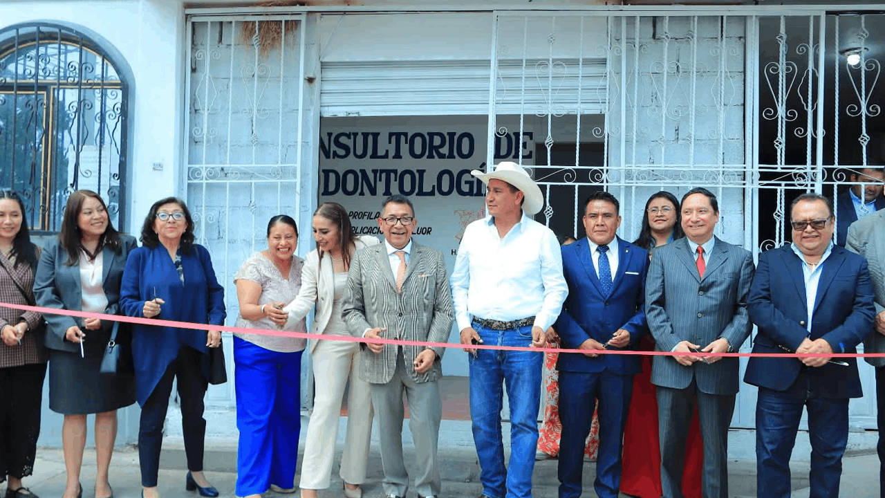 Inauguran Rector de la UATx y alcalde de Natívitas Casa de Autorrealización