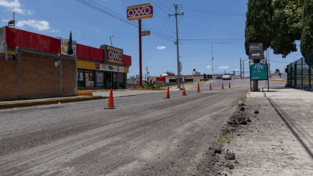 Chava Santos continúa fortaleciendo la infraestructura vial de Huamantla