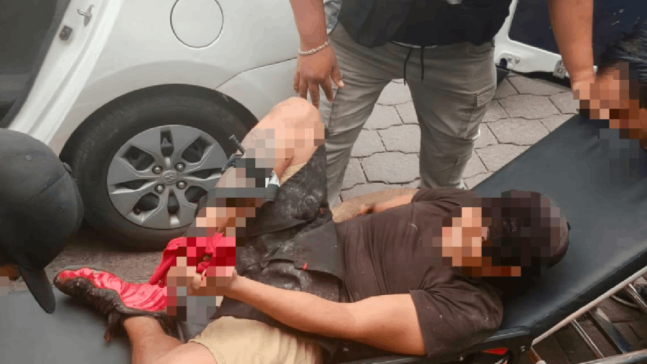 Atienden de manera inmediata elementos de seguridad y protección civil municipales a trabajador lesionado por maquinaria