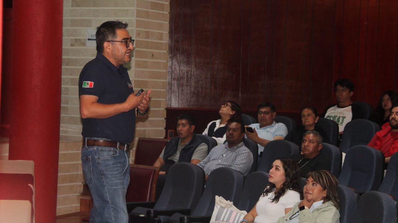 UATx capacita sobre evacuación de edificios a sus equipos de protección civil