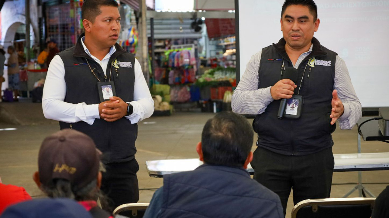 Gobierno de Zacatelco fortalece la prevención de la extorsión con jornada informativa en el Mercado Municipal