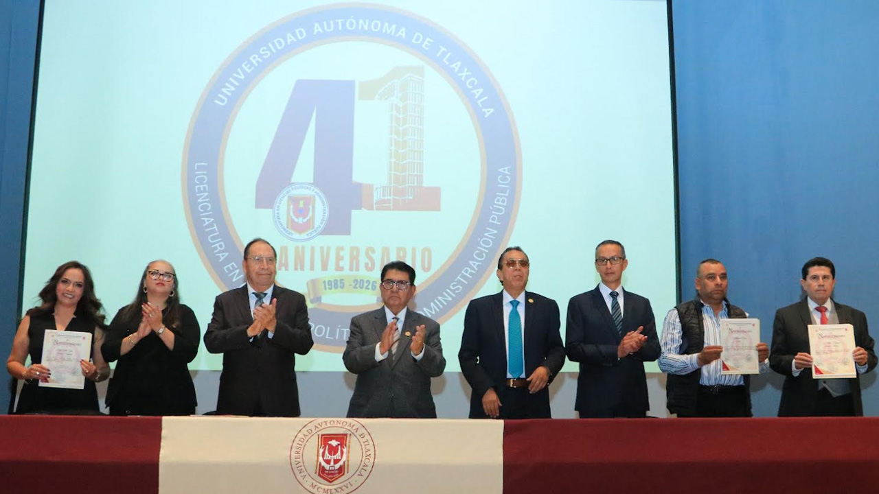 Preside Rector de la UATx ceremonia por 41 aniversario de Ciencias Políticas