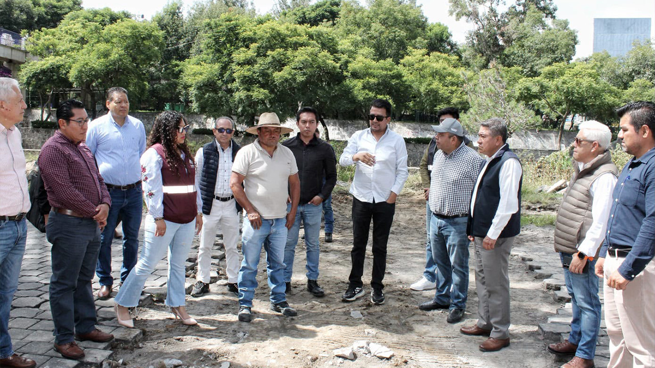 Participa Carlos López Suárez en supervisión de obras de la red de drenaje sanitario en el recinto ferial