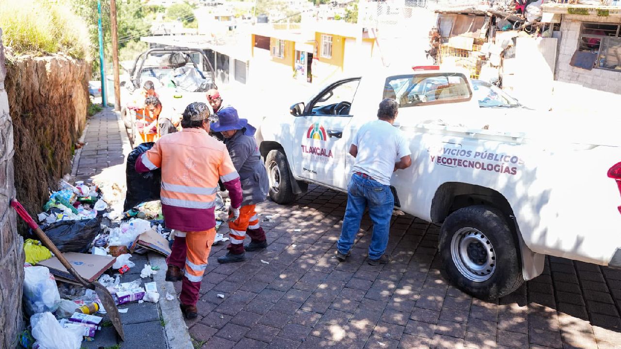 Ayuntamiento de Tlaxcala Despliega Brigadas Emergentes para Retirar Residuos de la vía Pública