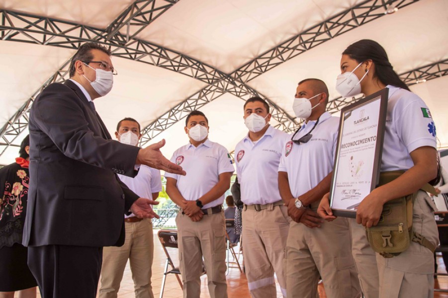 Marco Mena reconocer compromiso y trabajo heroico del personal del sector salud de @GobTlaxcala