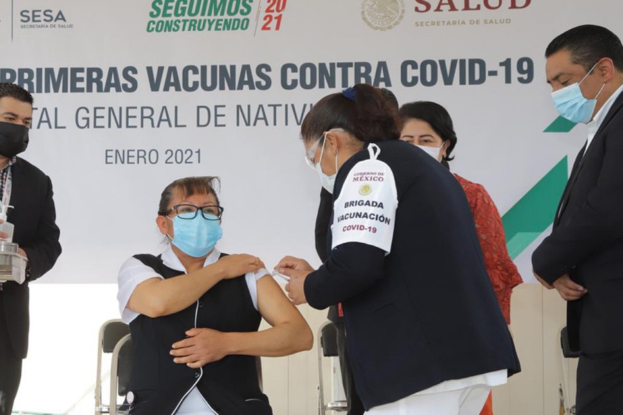 Inicia vacunación contra covid-19 a personal médico de Tlaxcala: Marco Mena