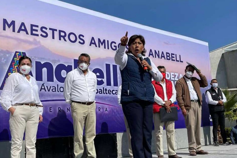 @AnabelAvalosTlx agradece a la estructura de maestros amigos por apoyarla