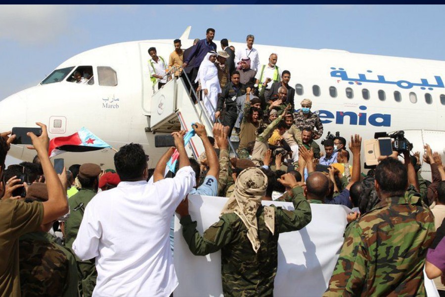 Guerra de Yemen: Ataque mortal en el aeropuerto de Adén cuando llega un nuevo gobierno