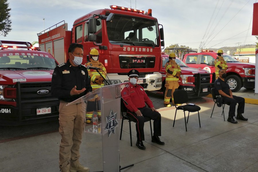 La SSC entrega equipos profesionales al heroico cuerpo de bomberos